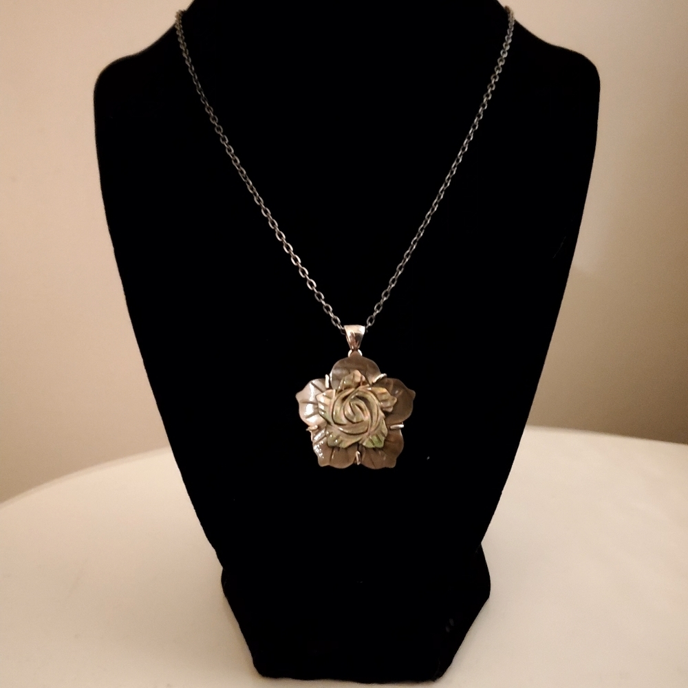 Vintage Natural Flower Shell Pendant Necklace